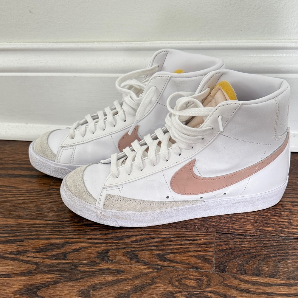 Nike Women's Blazer Mid ‘77 - White/Peach/Summit White/Pink Oxford - Size: 8.5
